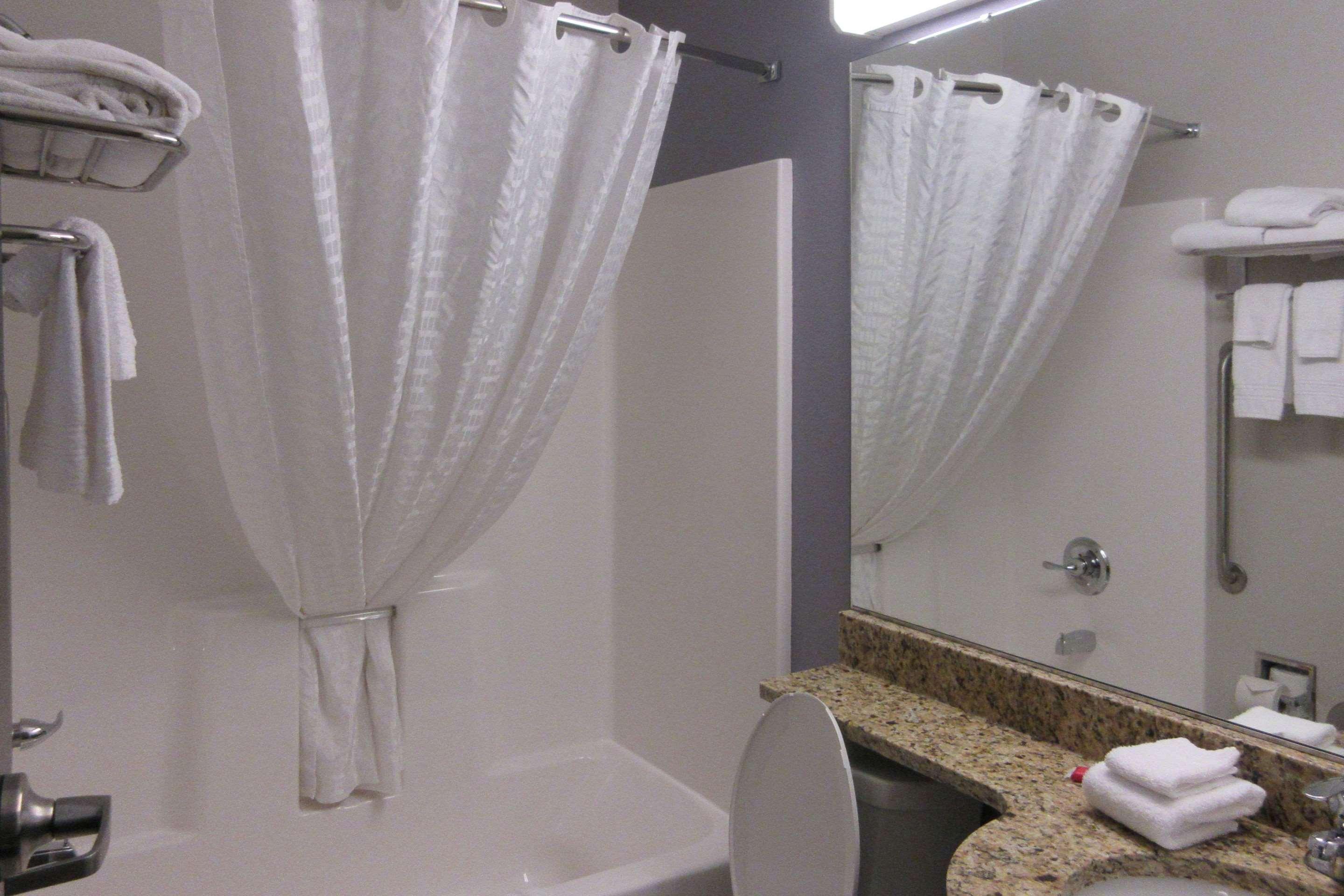 Quality Inn & Suites Caldwell I-77 Buitenkant foto