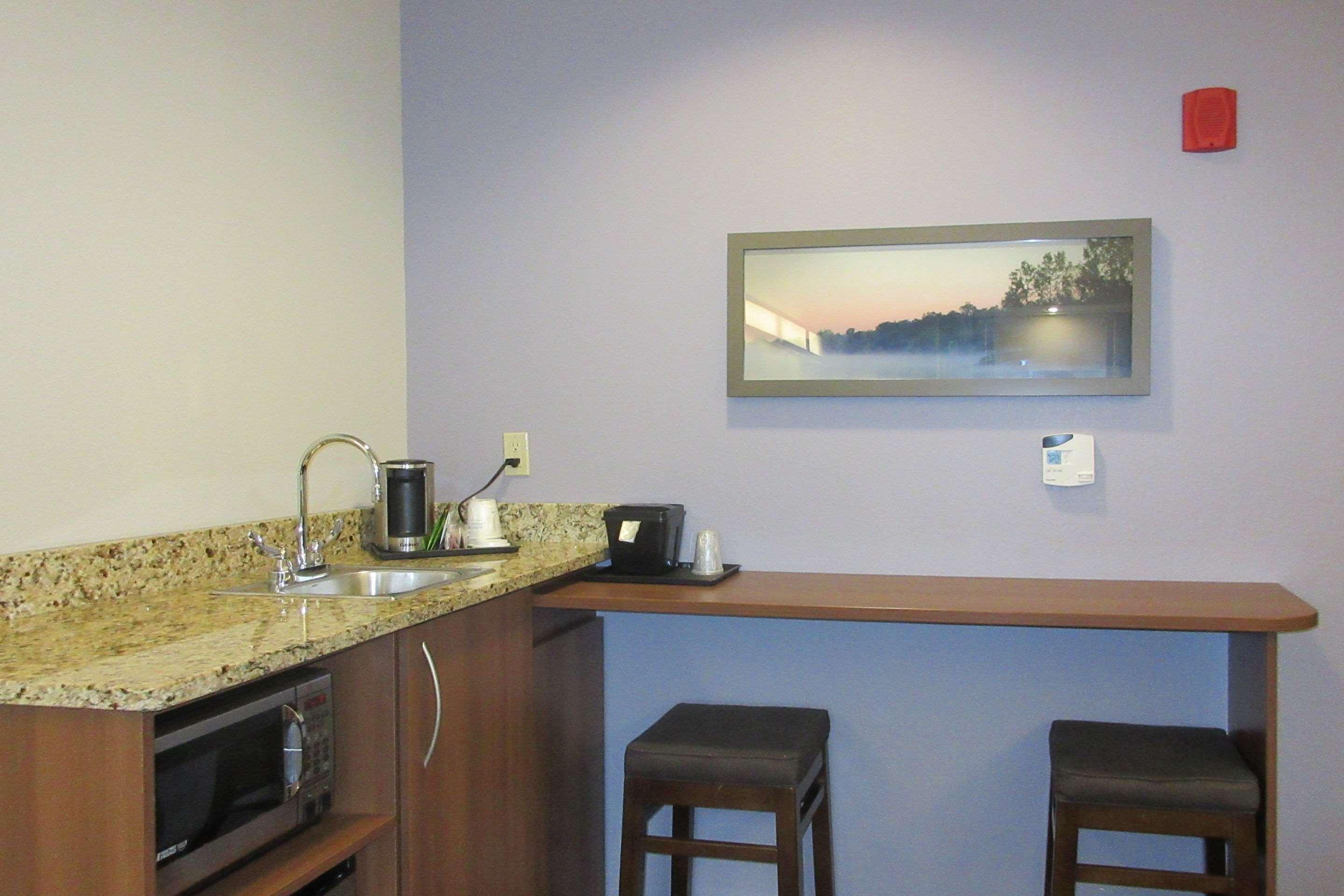 Quality Inn & Suites Caldwell I-77 Buitenkant foto