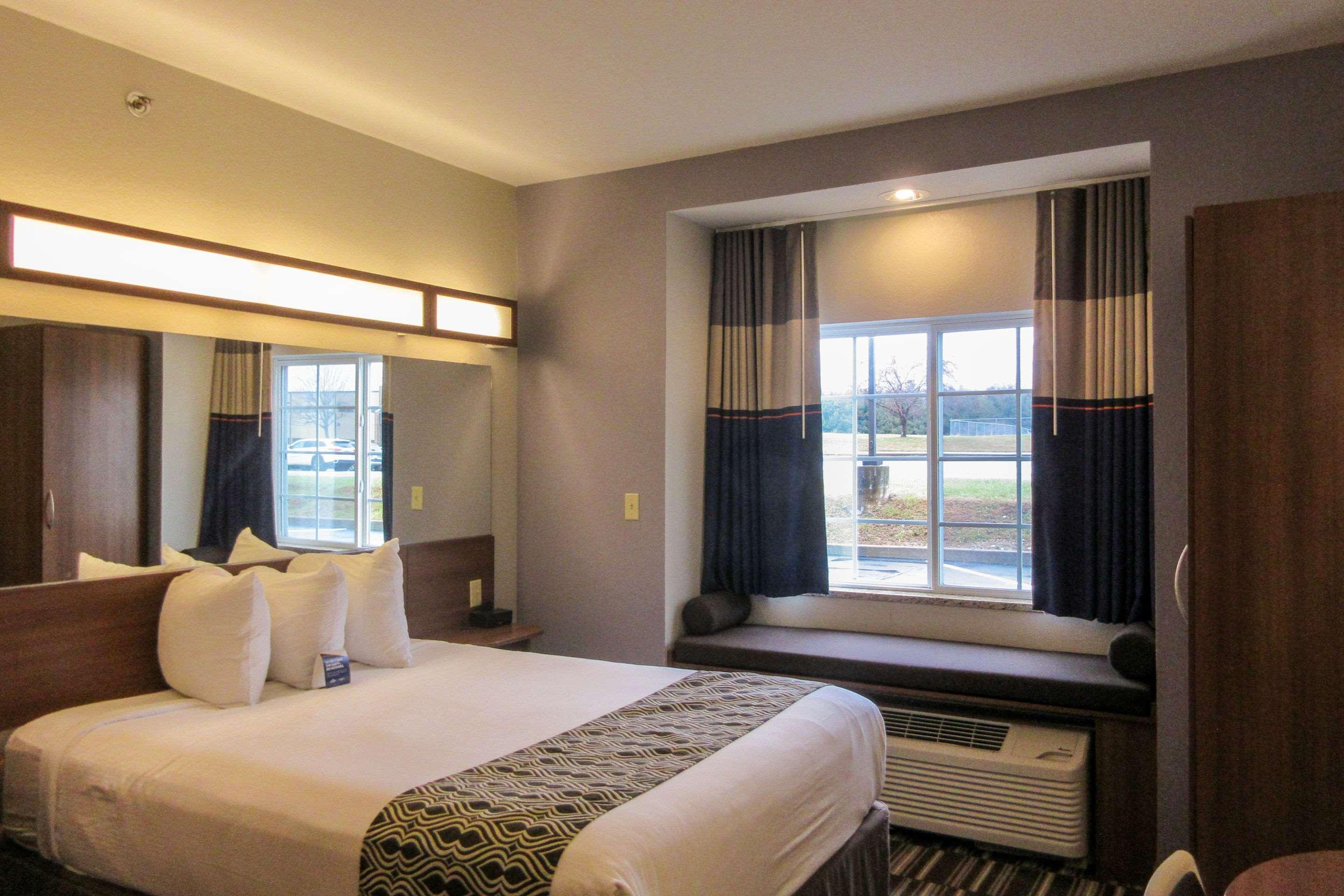 Quality Inn & Suites Caldwell I-77 Buitenkant foto