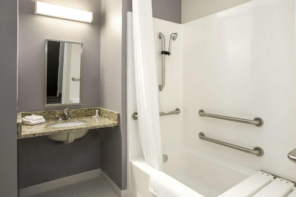 Quality Inn & Suites Caldwell I-77 Buitenkant foto