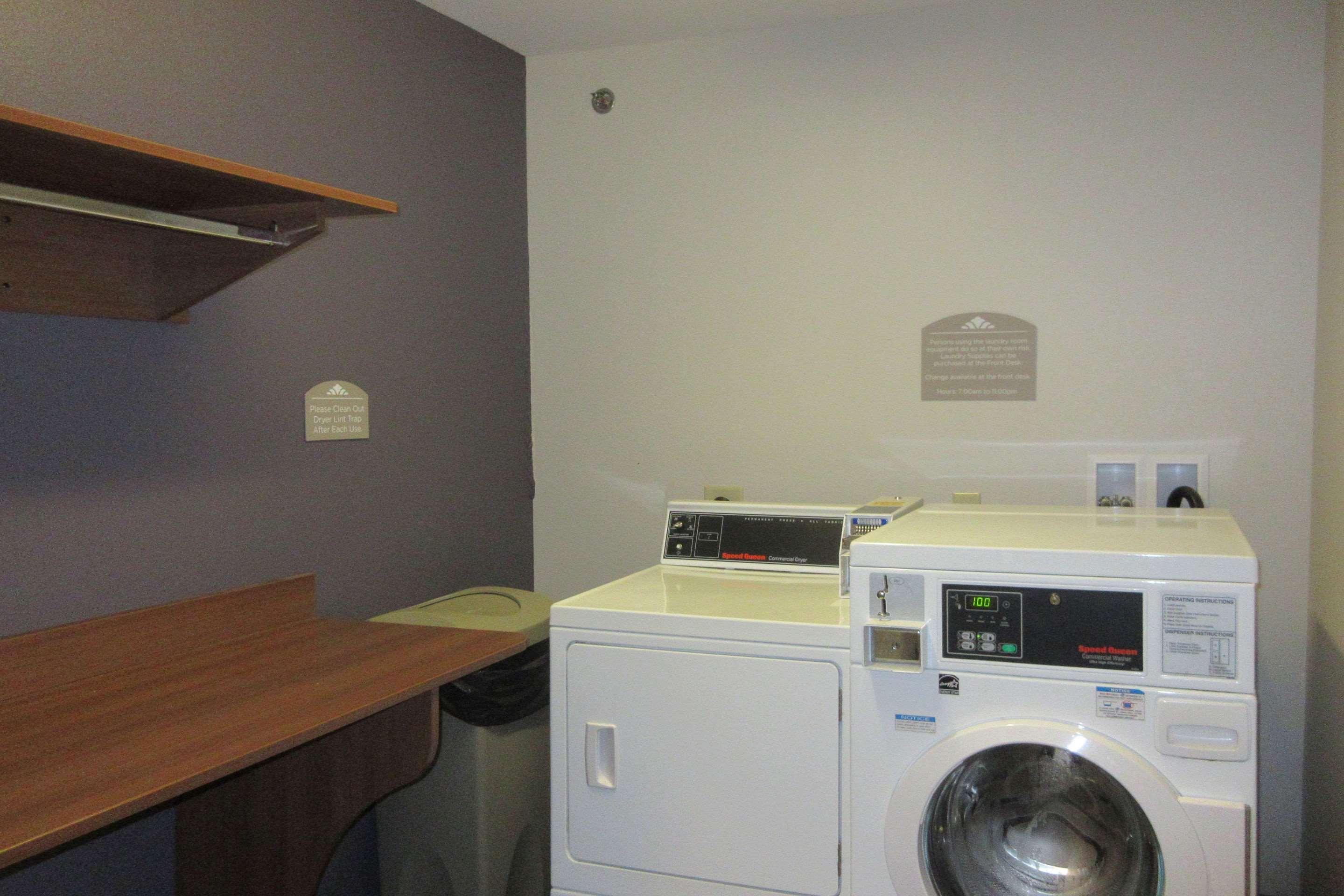 Quality Inn & Suites Caldwell I-77 Buitenkant foto